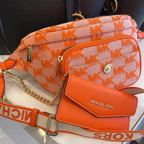 MICHAEL KORS
Maisie Large Logo 2-in-1 Sling Waist Fanny Pack Crossbody 
Poppy - Picture 8 of 16